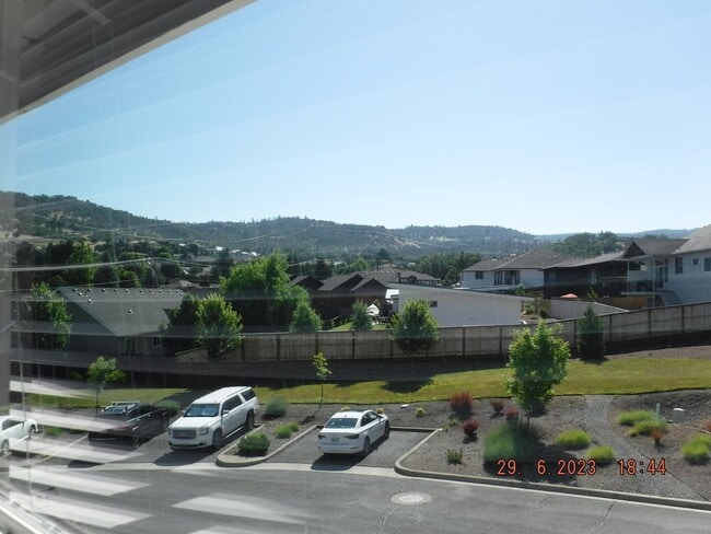 Building Photo - Nice 3 Bedroom townhouse in E Medford