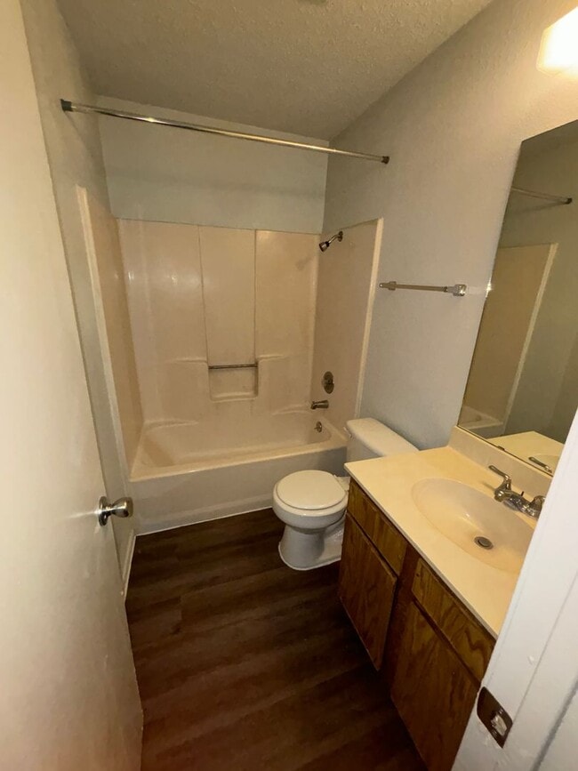 Building Photo - 2033 Redwing Way