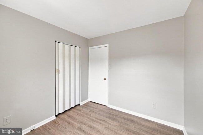 Building Photo - 8346 Stationhouse Ct