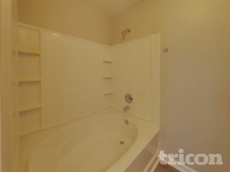 Building Photo - 68 Camden Way