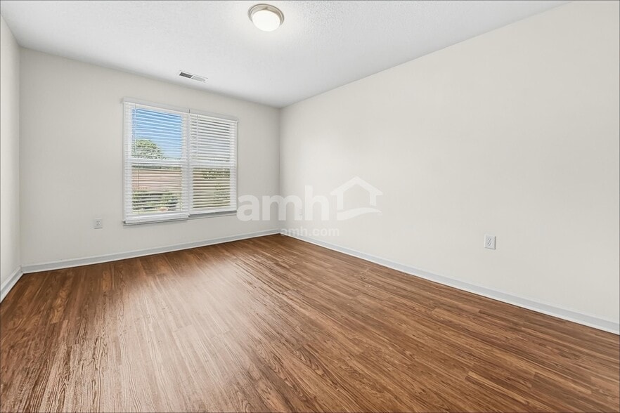 Building Photo - 1838 Oak Springs Dr