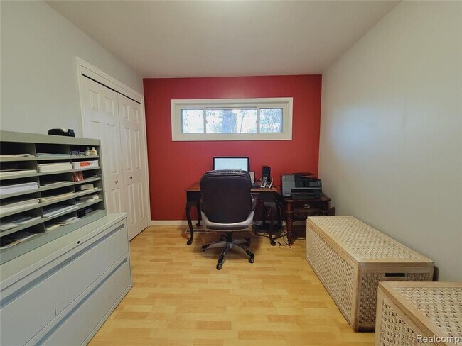 Building Photo - 18311 Norwich Rd