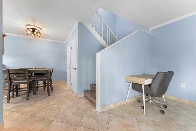 Building Photo - 1806 18th Ct