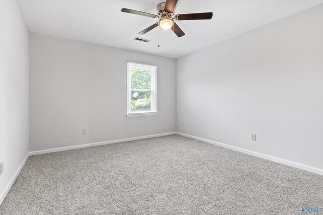 Building Photo - 1008 Fieldstone Ct SE