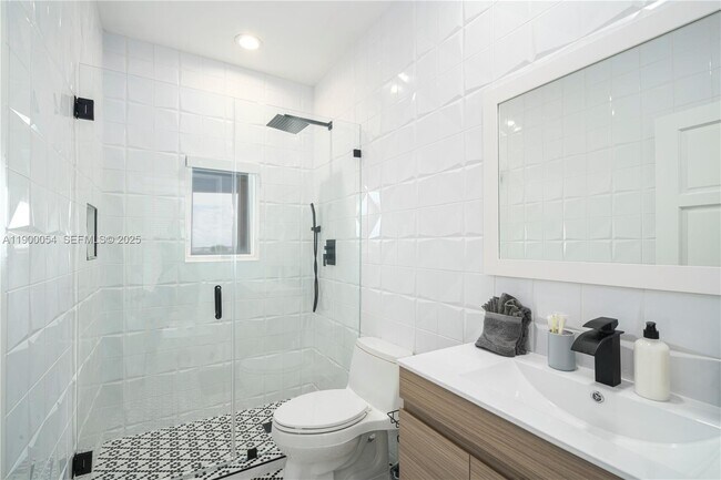 Building Photo - 2827 S Indian River Dr