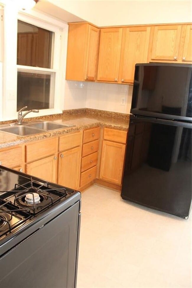 Building Photo - COMING SOON-2 Bedroom 1 Bathroom Home-1520 D Ave NE