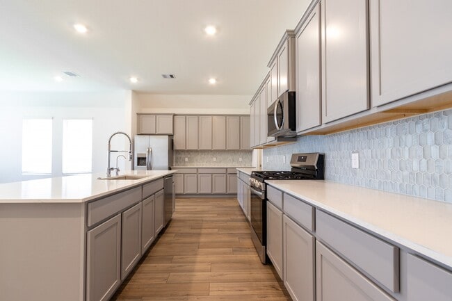 Building Photo - 705 Western Fern
