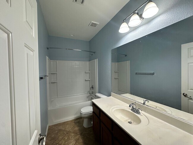 Building Photo - Summerlin Townhome