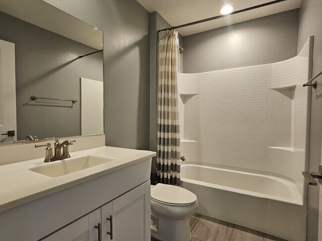 Building Photo - 10679 W Golson Dr