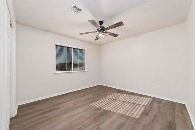 Building Photo - 1190 Stallion Ridge