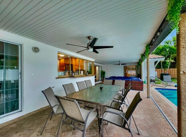 Building Photo - 5940 NE 22nd Ave