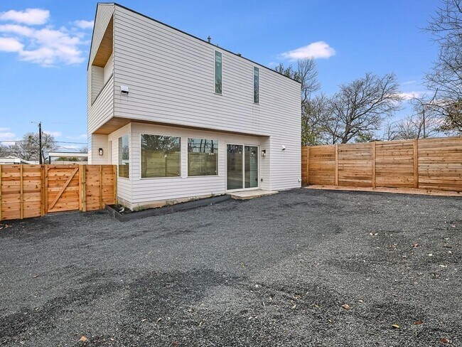 Building Photo - 7004 Bennett Ave