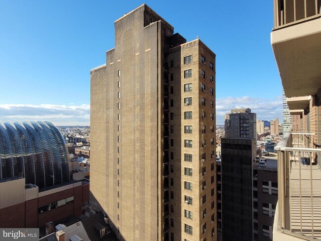 Building Photo - 1420 Locust St