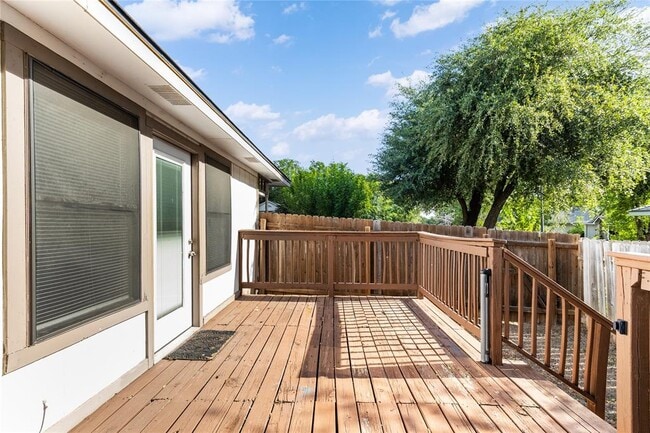Building Photo - 1803 Heatherglen Ln