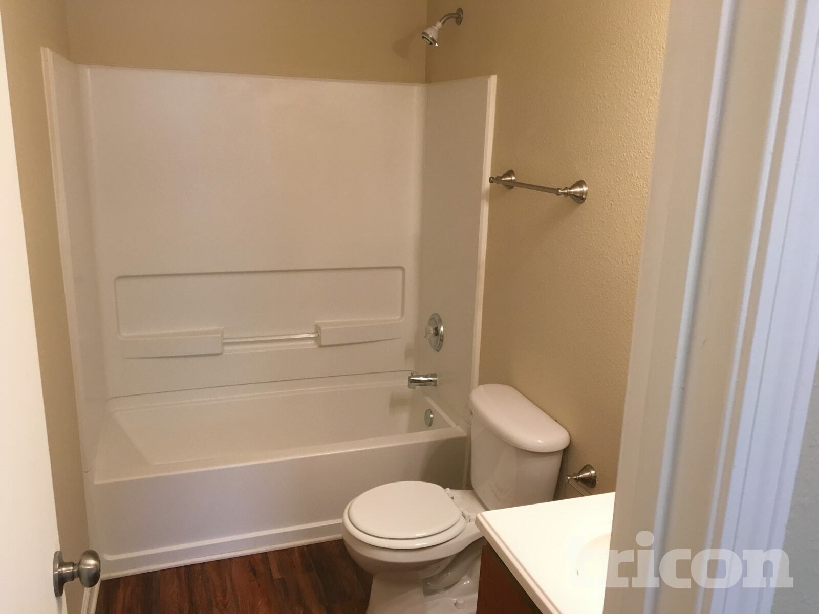 Building Photo - 1829 Oakdale Green Dr