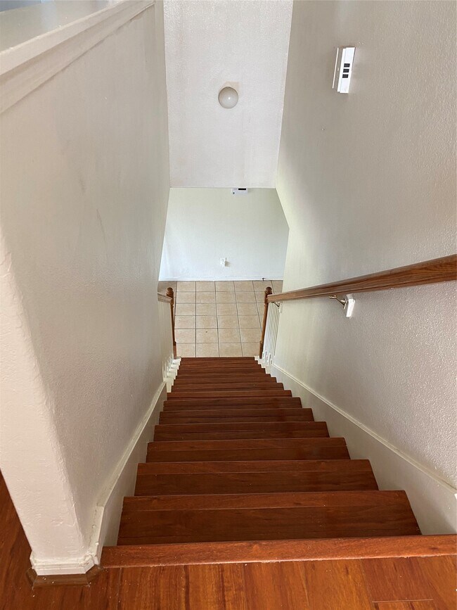 Building Photo - 3114 Junction Dr