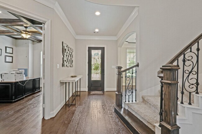 Building Photo - 5730 Balcones Ridge Ln