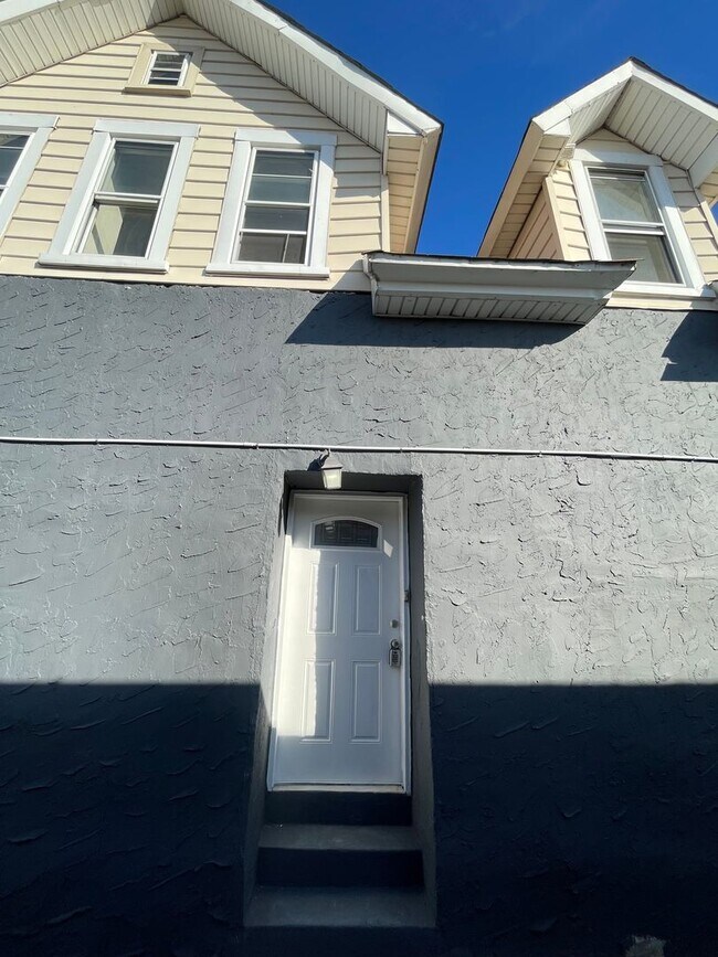 Building Photo - 9413 Bustleton Ave