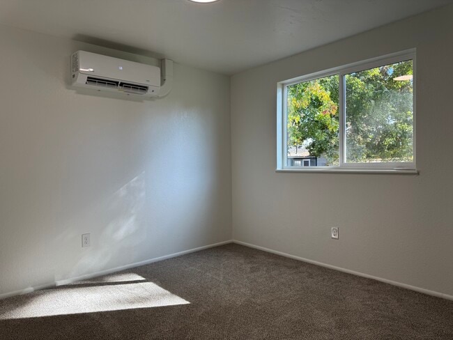 Building Photo - 903 Sunny Ln