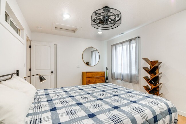 Building Photo - FC A4