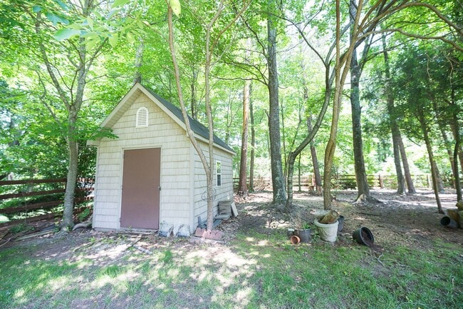 Building Photo - Spacious & Striking 3-story brick Executive 4 bedroom 4.5 bathroom home in Oak Ridge NC + Lawn ca...