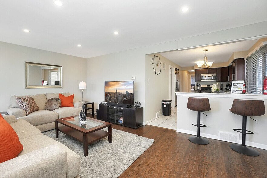 Primary Photo - 5931 S Nagle Ave