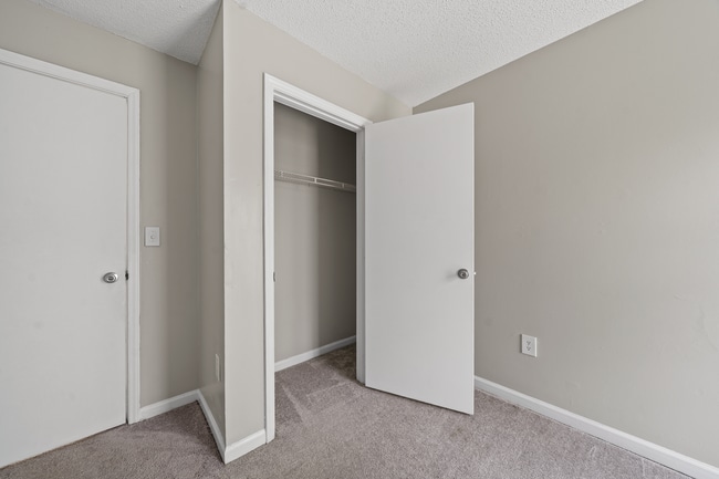 Building Photo - 2431 Hill St