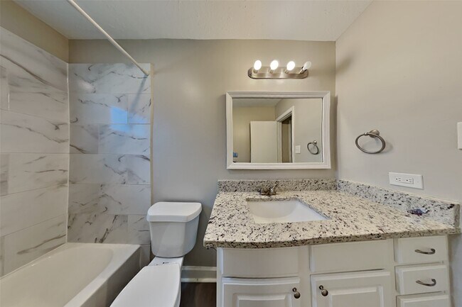 Building Photo - 216 Tara Plantation Dr