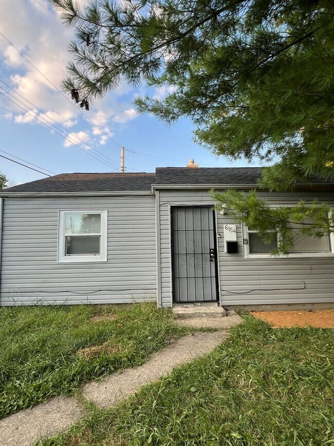 Primary Photo - 6154 Commodore Dr