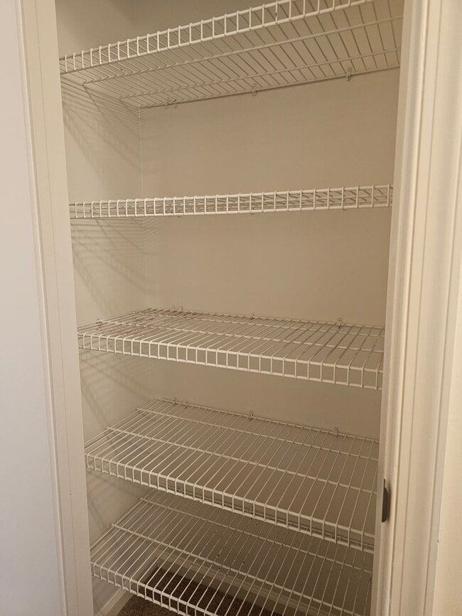 Building Photo - 546 Hollomon Dr