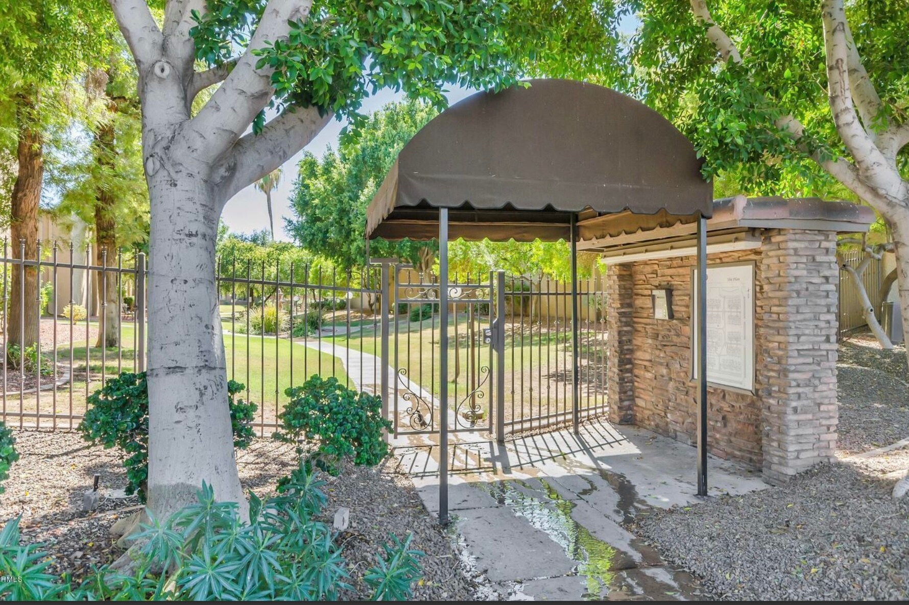 Main walk-in entrance - 3825 E Camelback Rd