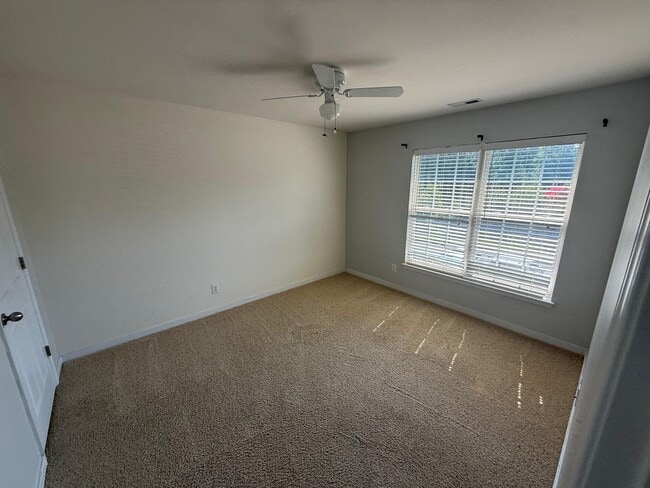 Building Photo - 446 Kingscote Ln
