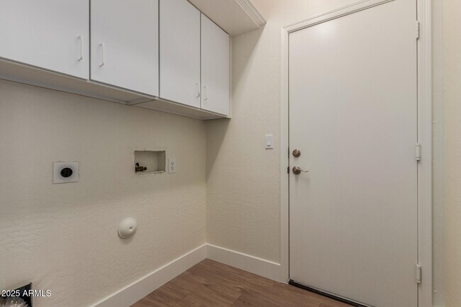 Building Photo - 40809 N Raleigh Ct