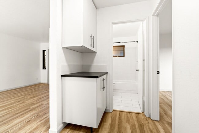 Building Photo - Secluded Rockridge 2BD | Parking Included | Near BART, Shops & Dining