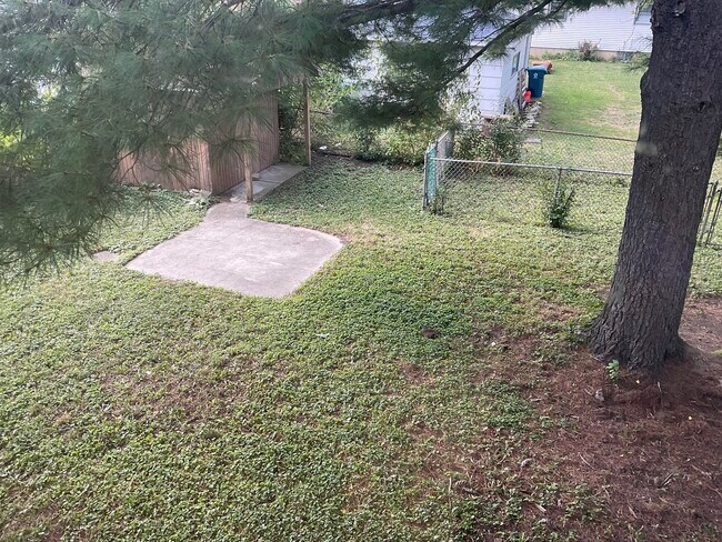 Building Photo - 566 N Howard Ave