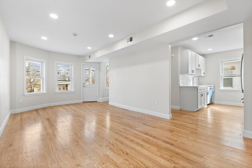 Building Photo - 322 Jefferson Ave