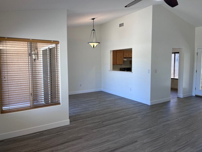 Building Photo - Sun City Summerlin - Remodeled Town-home