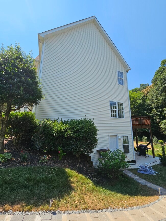 Building Photo - 3007 Oakdale Rd