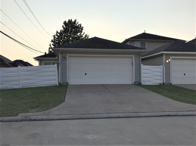 Building Photo - 1603 Nichole Woods Dr