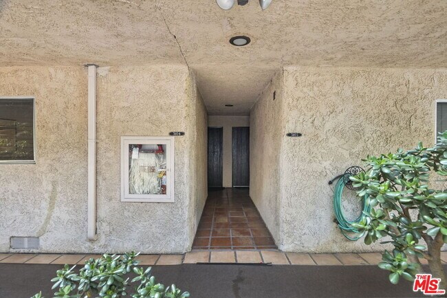 Building Photo - 2700 Cahuenga Blvd