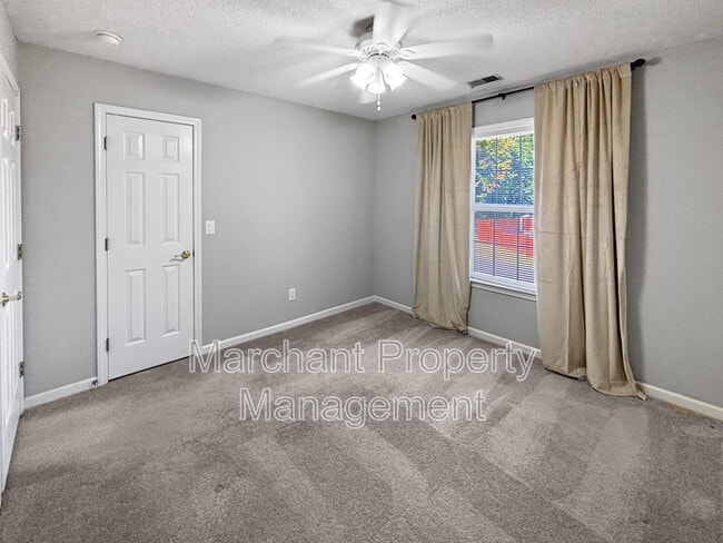 Building Photo - 6 Twickenham Dr