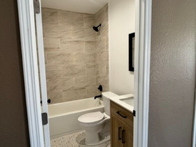 Building Photo - Charming Bear Valley Springs Home With A View!