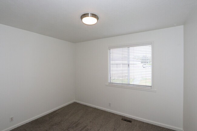 Building Photo - 7831cd - Bickmore, D.