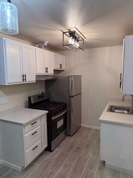 Building Photo - 5809 Alameda Ave