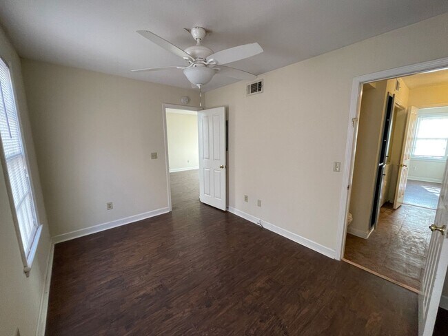 Building Photo - 106 Planters Row