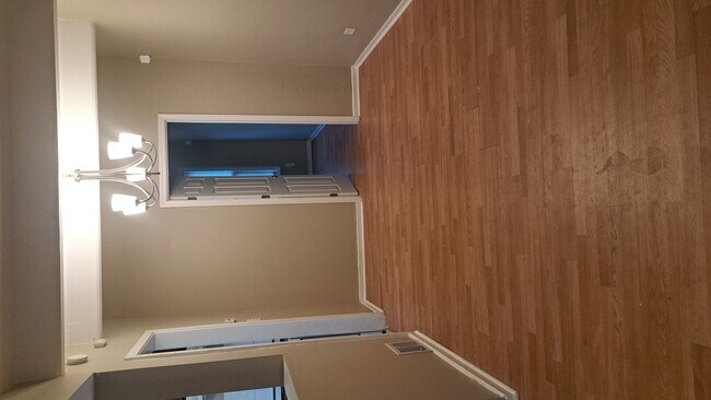 Building Photo - 244 E 92nd St