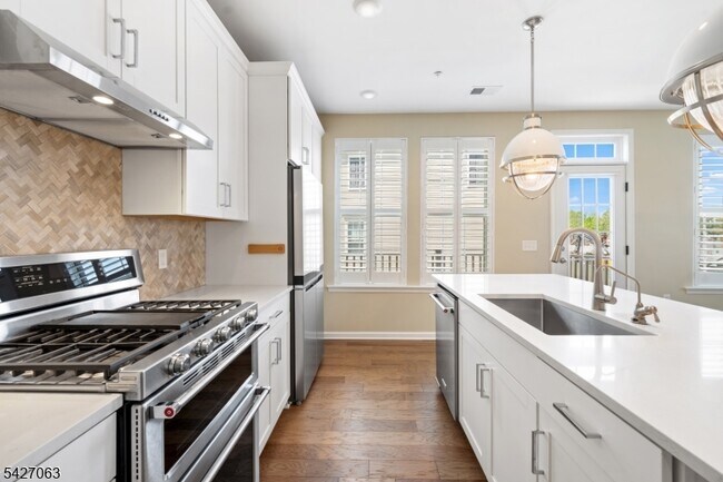 Building Photo - 49 Robeson St