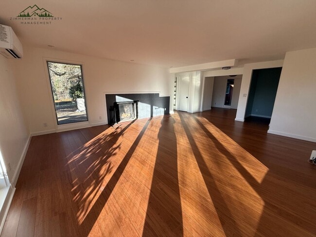 Building Photo - 1808 E 28th Ave