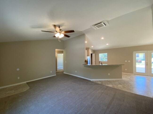 Building Photo - Desirable SW Ocala Neighborhood- 3/2/2 **W...