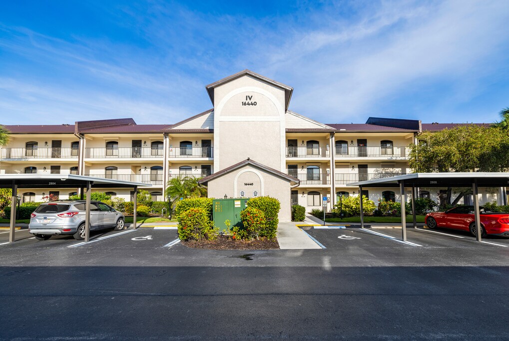 Building Photo - 16440 Kelly Cove Dr